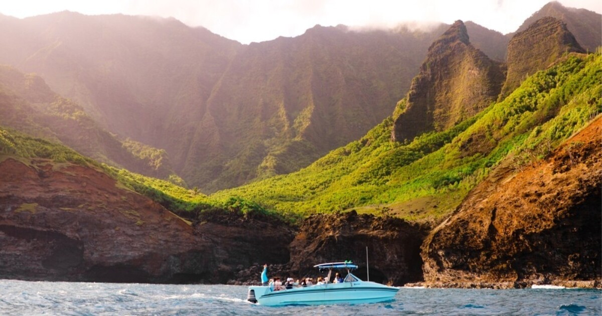 Hanalei to Na Pali Coast Boat Adventure Tours Hawaii