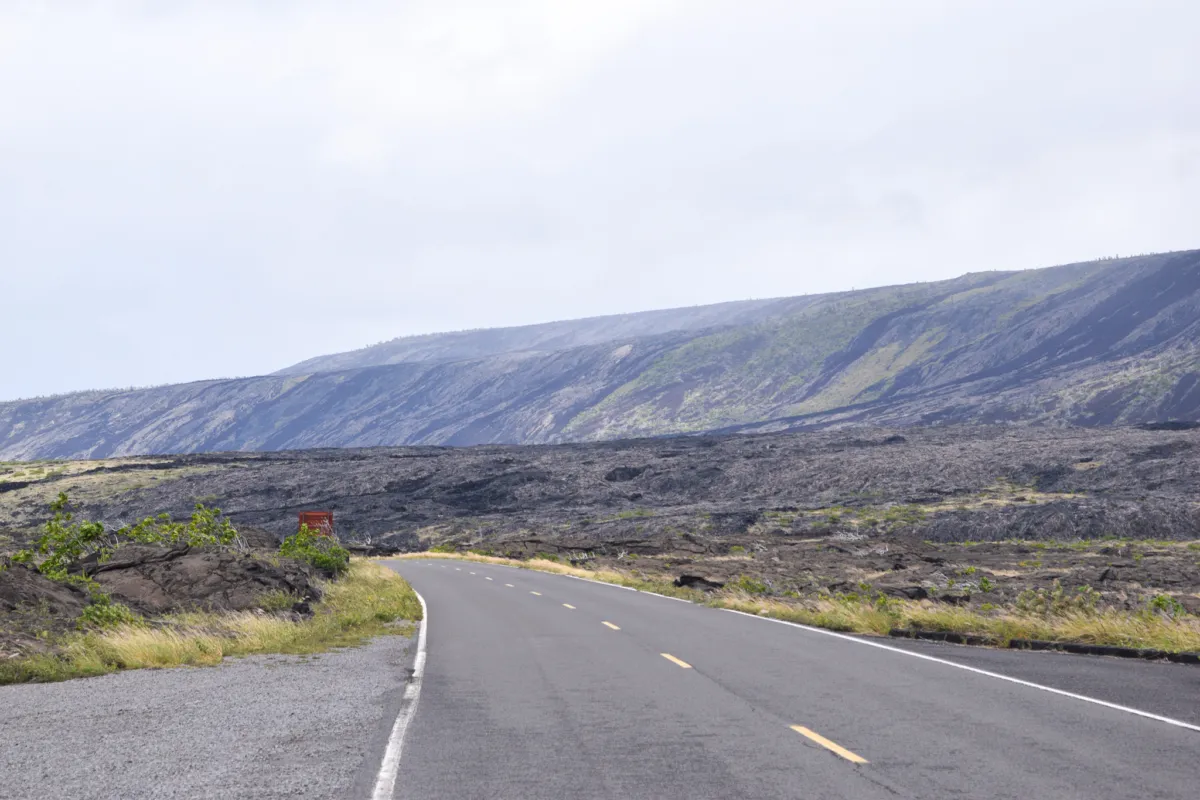 chain of craters road empty of all cars
