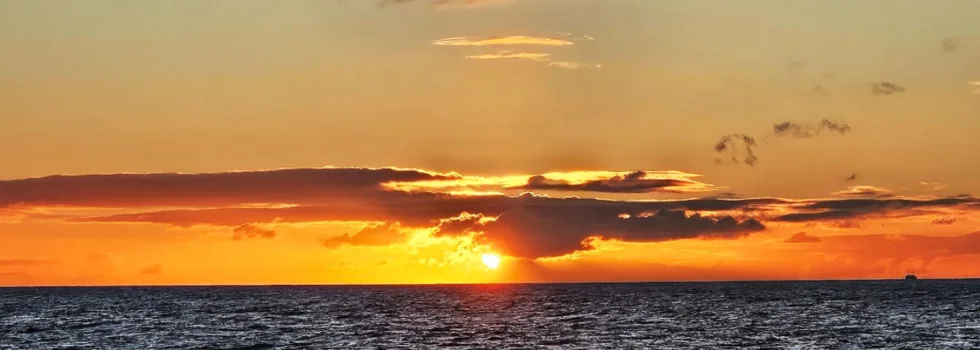 Waikiki sunset horizon