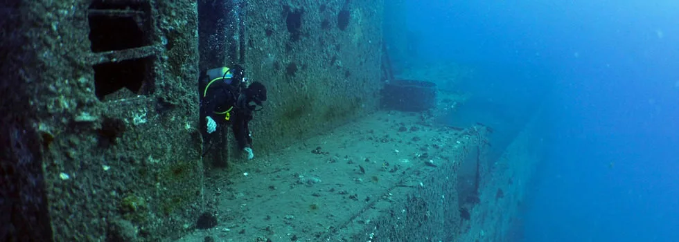 Scuba dive company wreck dive