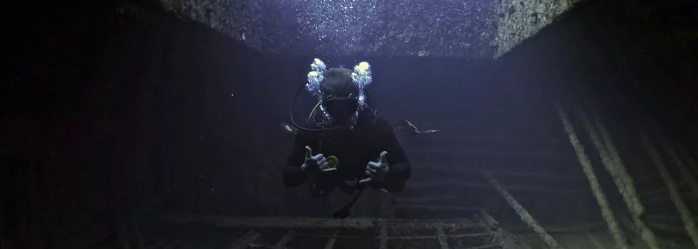 Wreck scuba dive tour honolulu