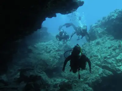 Learn to Scuba Dive & Refresher Scuba Dive: Lava tube thumb