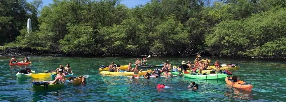 Kayaking to the captain cook monument