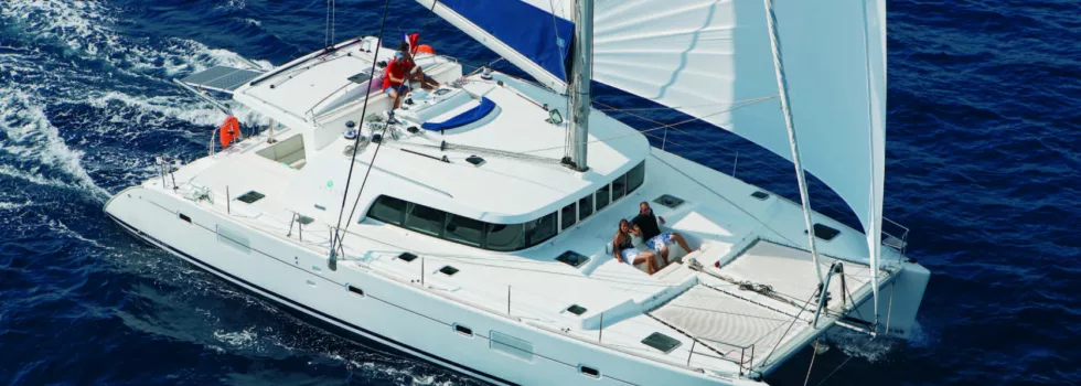 Kona catamaran day sailing