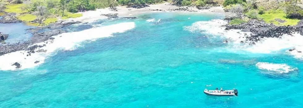 Zodiac snorkeling captain cook monument