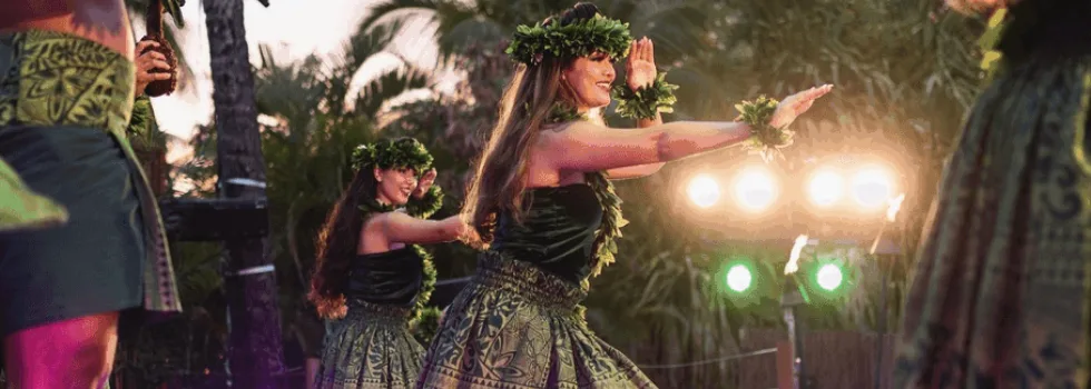 Female hawaiian hula dancer
