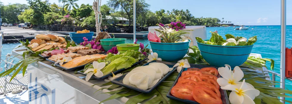 Hawaii snorkel boat lunch