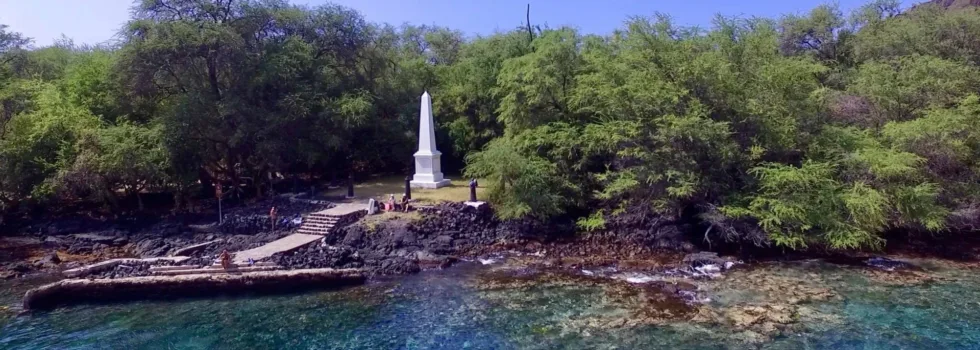 Captain cook monument at kealakekua bay