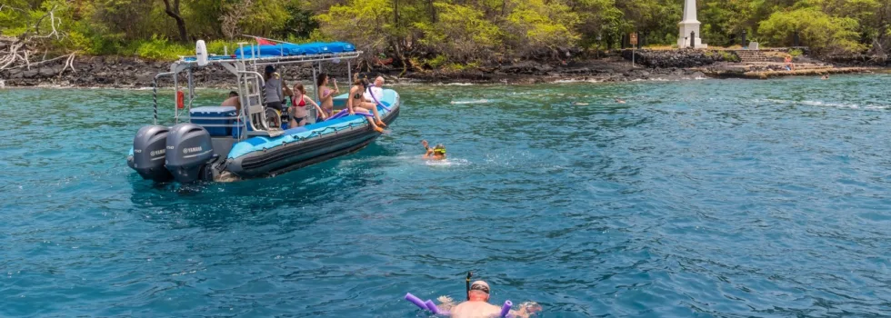 Family at kealakekua bay