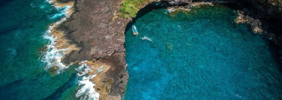 Kona boat exploring sea caves