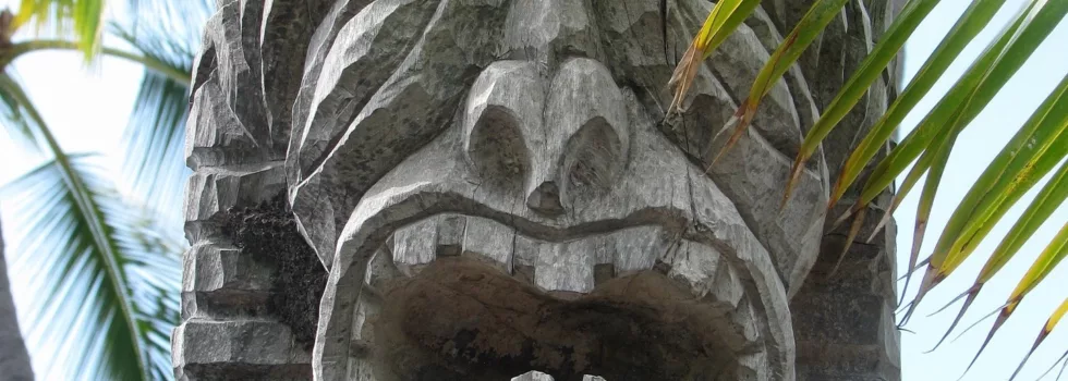 Hawaii tiki statue