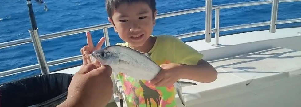 Catching reef fish light tackle waikiki