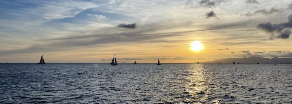 Sailing at sunset waikiki charter