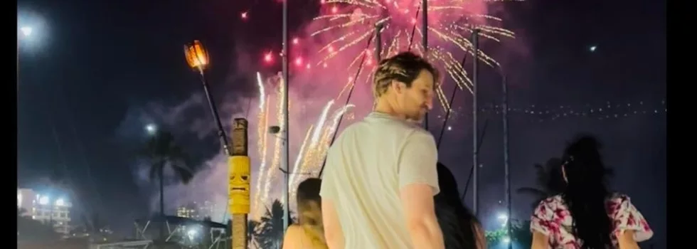 Fireworks tiki bar boat waikiki