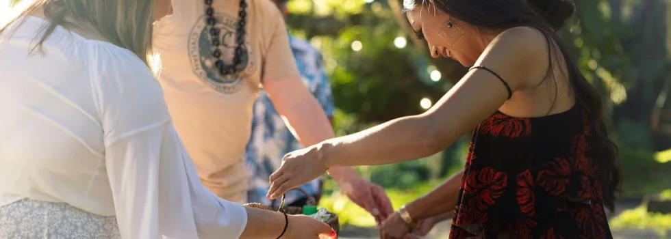 Bracelet station greeting oahu luau