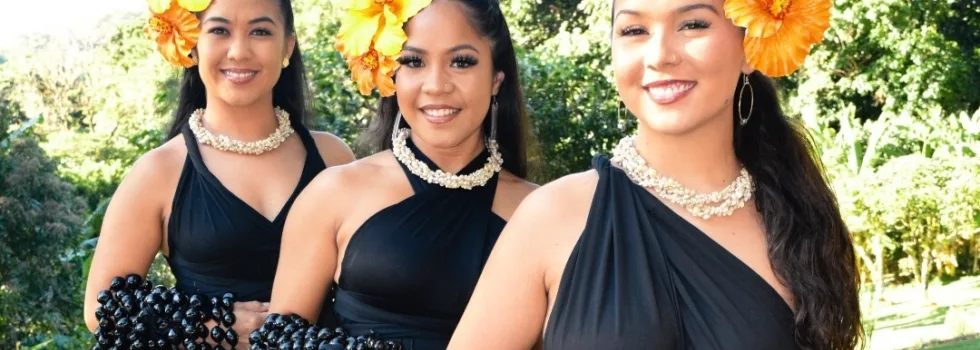 Lei necklace greeting oahu luau