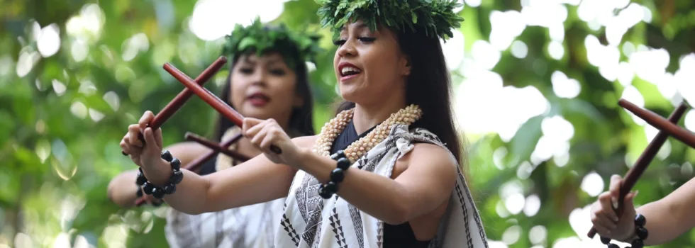 Hula dancing kalaau oahu