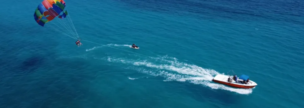 Speedboat pulls parasailers in waikiki sky