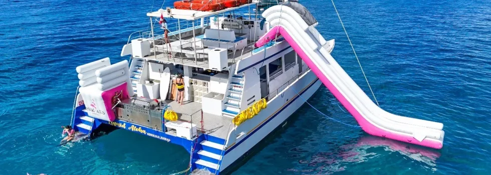 Waikiki snorkeling with waterslide