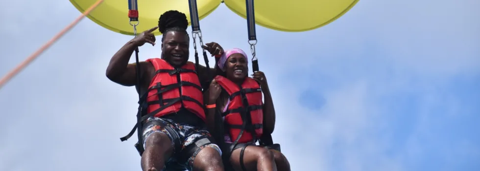 Cute couple parasail oahu