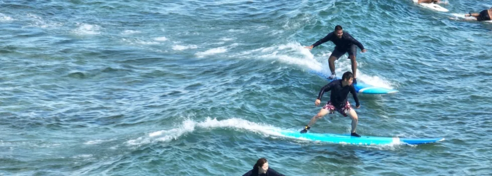 Surf lesson near kapiolani park