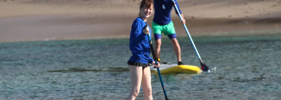 Woman learns to stand up paddle waikiki