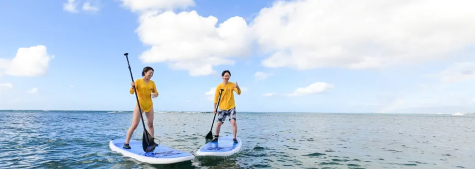 Couple stand up paddle boards in waikiki