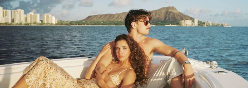 Snuggle couple waikiki boat