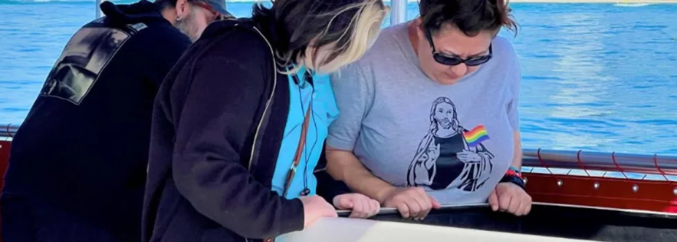 Honolulu glass bottom boat tour viewing port