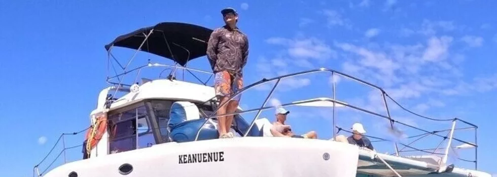 Small catamaran boat waikiki snorkel tour