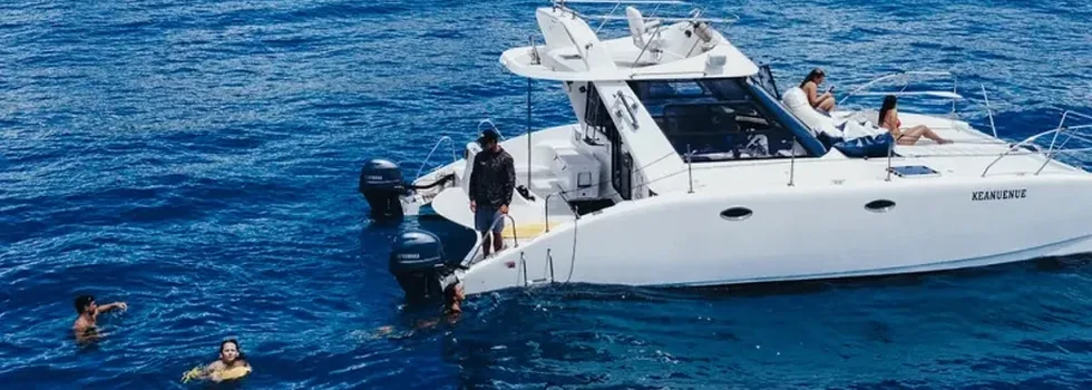 Small catamaran snorkel waikiki
