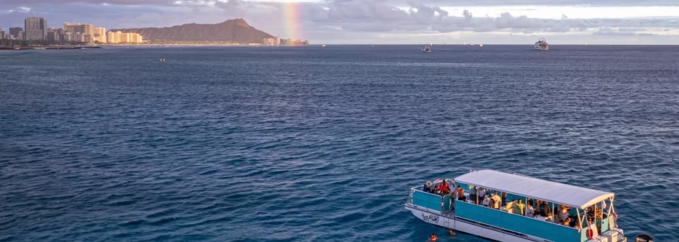 Anchored near diamond head