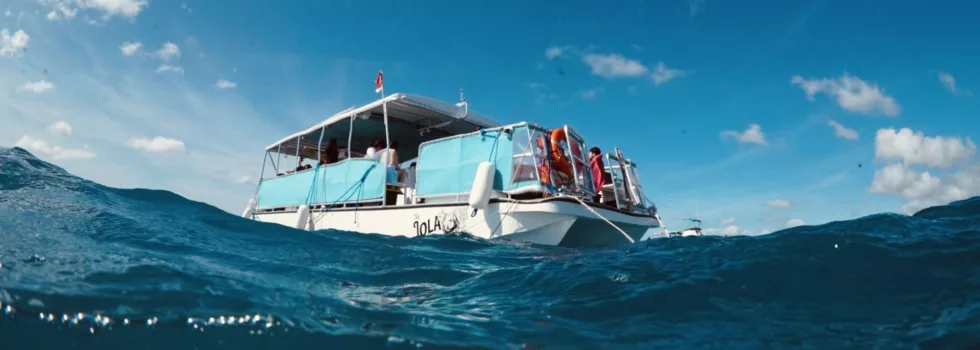Boat tour in waikiki