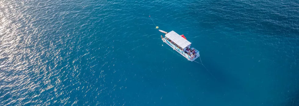 Drone view waikiki snorkel boat