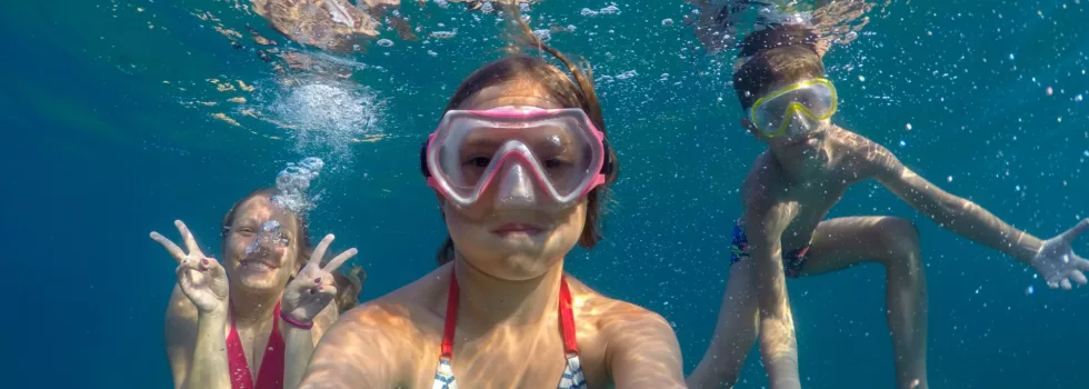 Family snorkel selfie waikiki