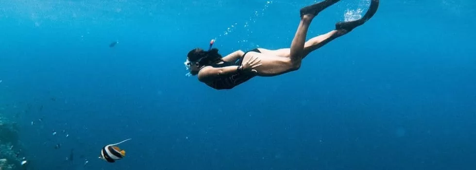 Woman diving waikiki snorkel