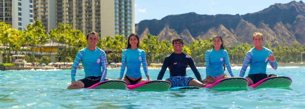 Group photo surf lesson in front of diamond head