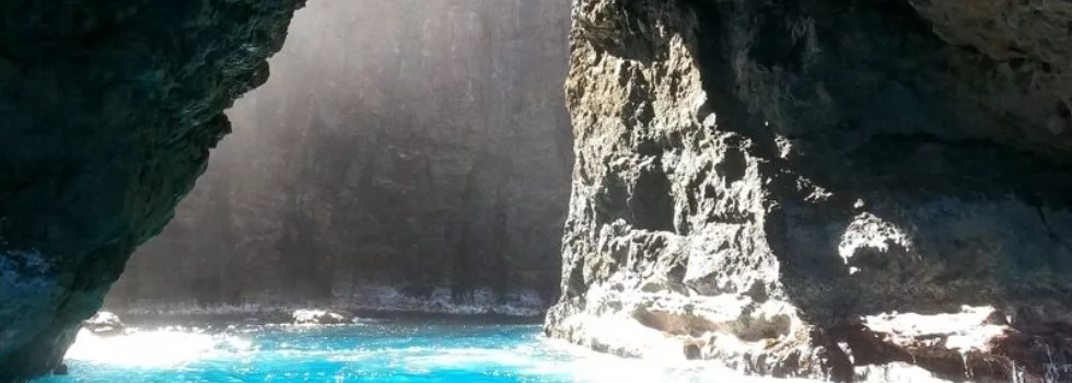 Sea cave na pali