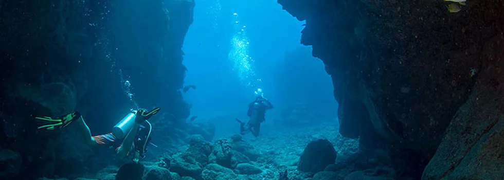 Scuba diving caves kauai