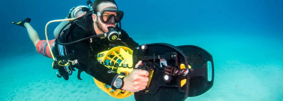 Scooter scuba diving hawaii