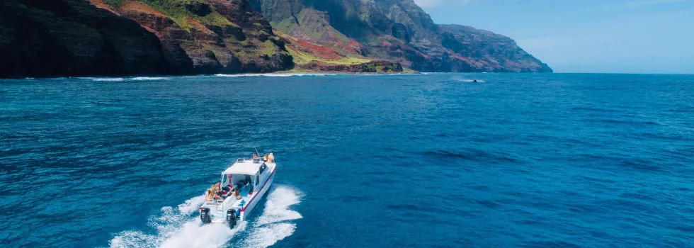 Boat-tour-up-the-na-pali-coast
