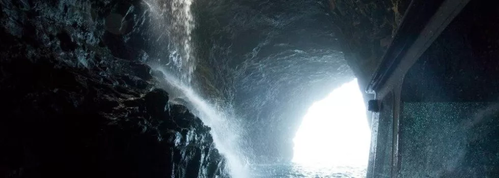 Cave boat na pali coast