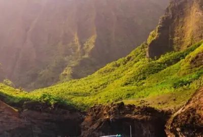 Hanalei to Na Pali Coast Boat: Na pali coast tour thumb