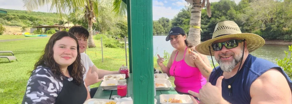 Lunch stop on north shore tour