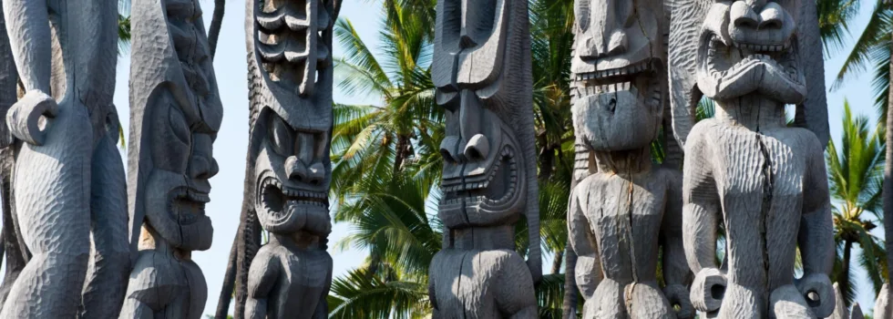 Place of refuge kona tiki statues