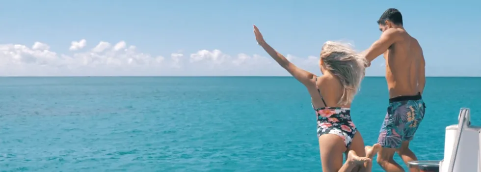 Couple jumps off catamaran waikiki