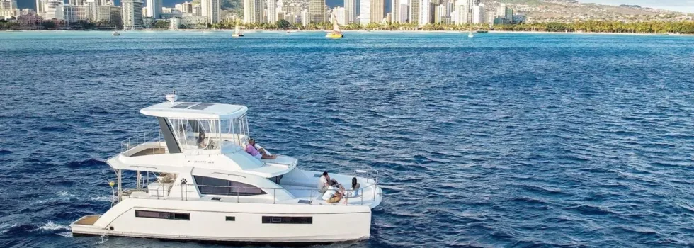 Luxury boat charter in waikiki