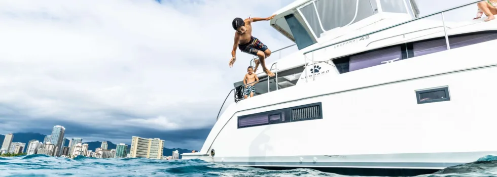 Kid jumps off boat waikiki