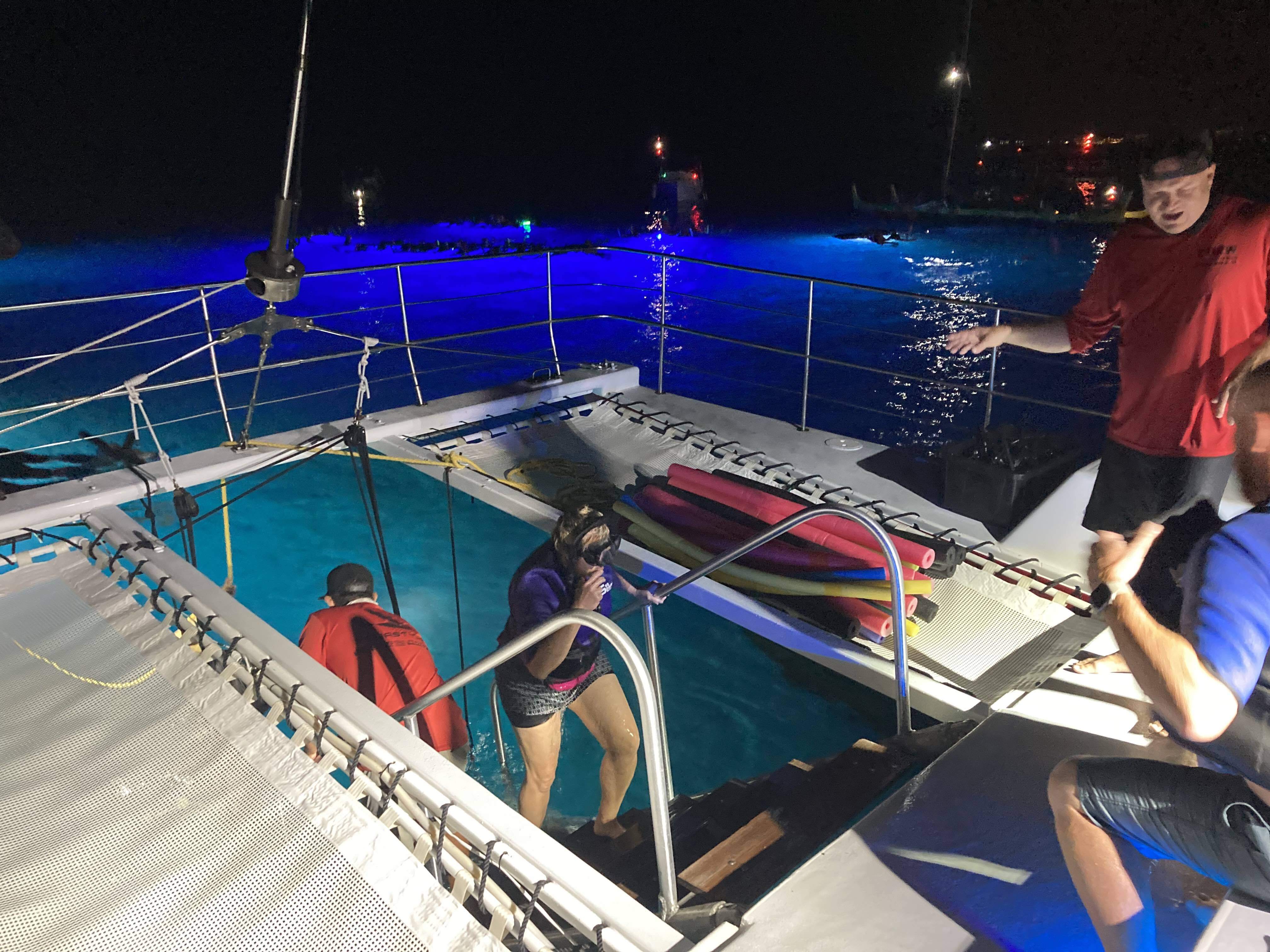 manta night snorkeling catamaran