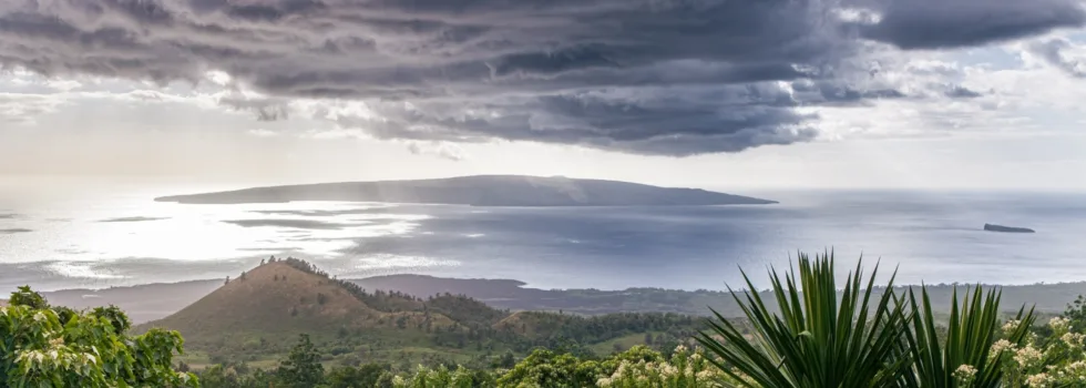 Kaupo hawaii molokai in the distance
